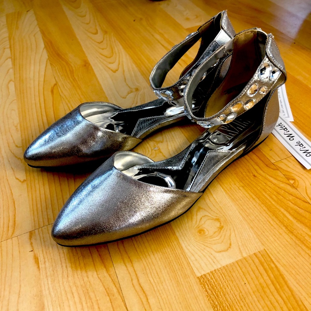 Silver flats with gem ankle strap NWT